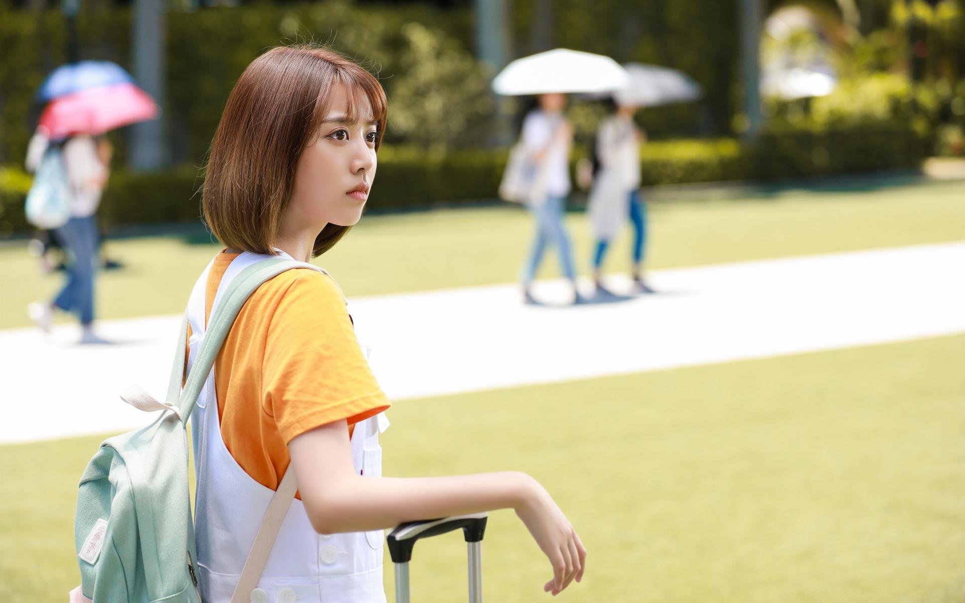 日本女泳队自由泳划频稳定，节奏精准，日本全浸自由泳