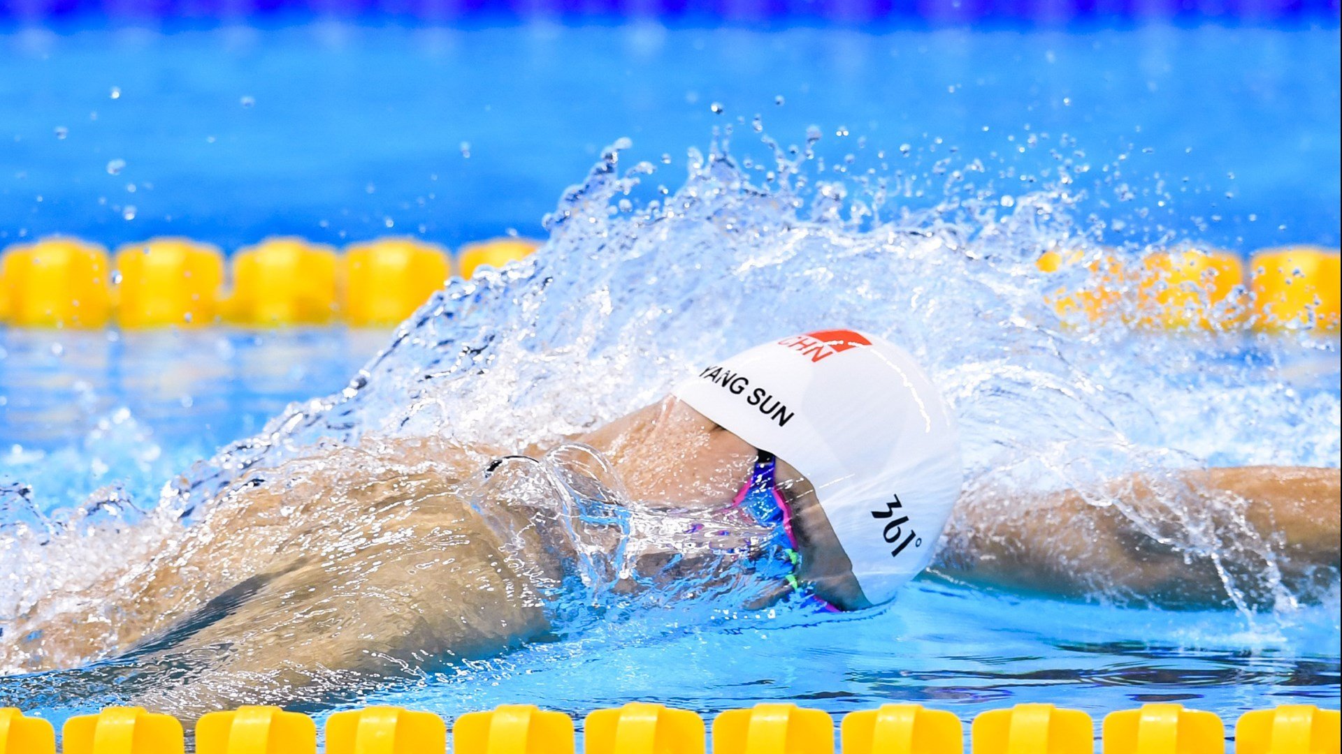 九游体育网页登陆-赛场冲刺：终点前的极限速度大战，终点冲刺跑